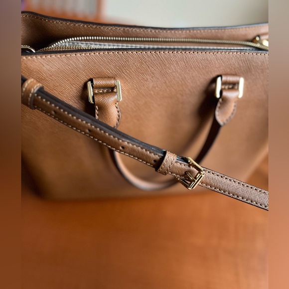Michael Kors Savannah Leather Tote - Picture 8 of 11
